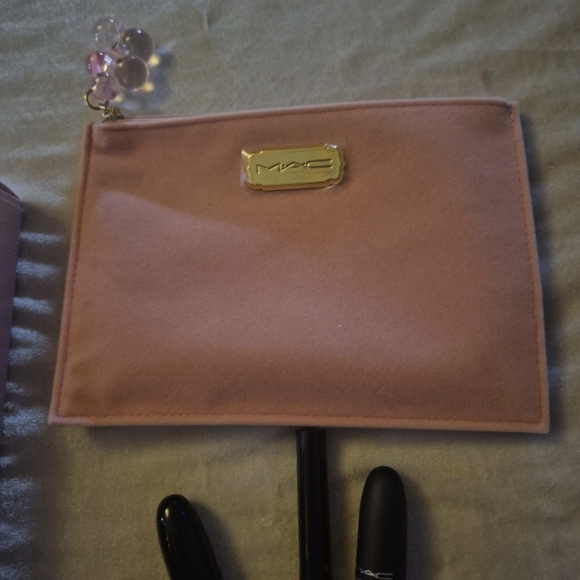 MAC Cosmetic Kisses & Bows Lip Kit Purple - Picture 6 of 7